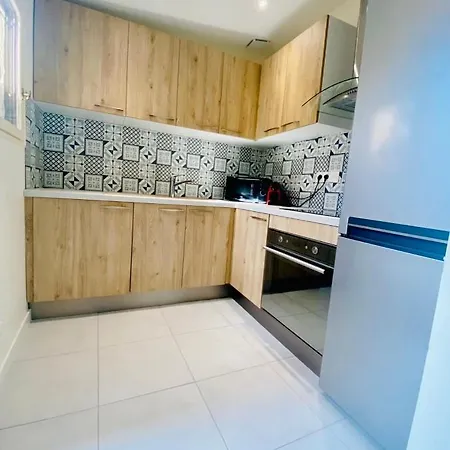 Apartment Joli T2 Renove A Neuf Saint-Raphael (Var)